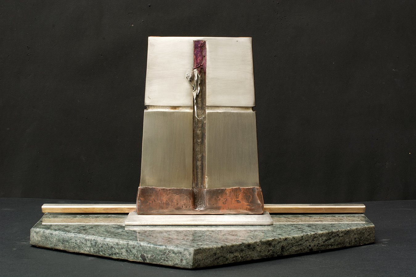 Miroir-Mémorial 1986-2015 270x440x245 acier inox, cuivre, marbre